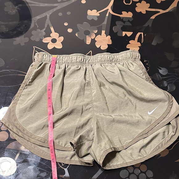 Nike Size Medium Women's Olive Green Dry Fit Shorts - Picture 5 of 6